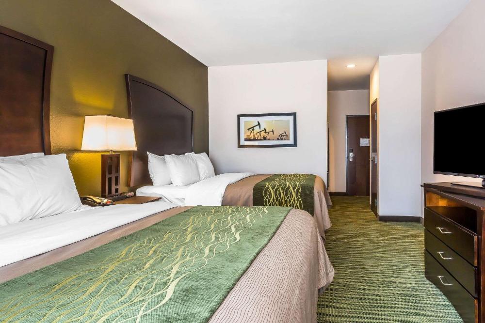 Queen Room with Two Queen Beds - Non-Smoking interior